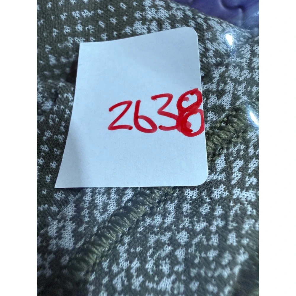 Lululemon Grey White Textured Knit Wrap Scarf Poncho One Size OS‎ Anti-Odor